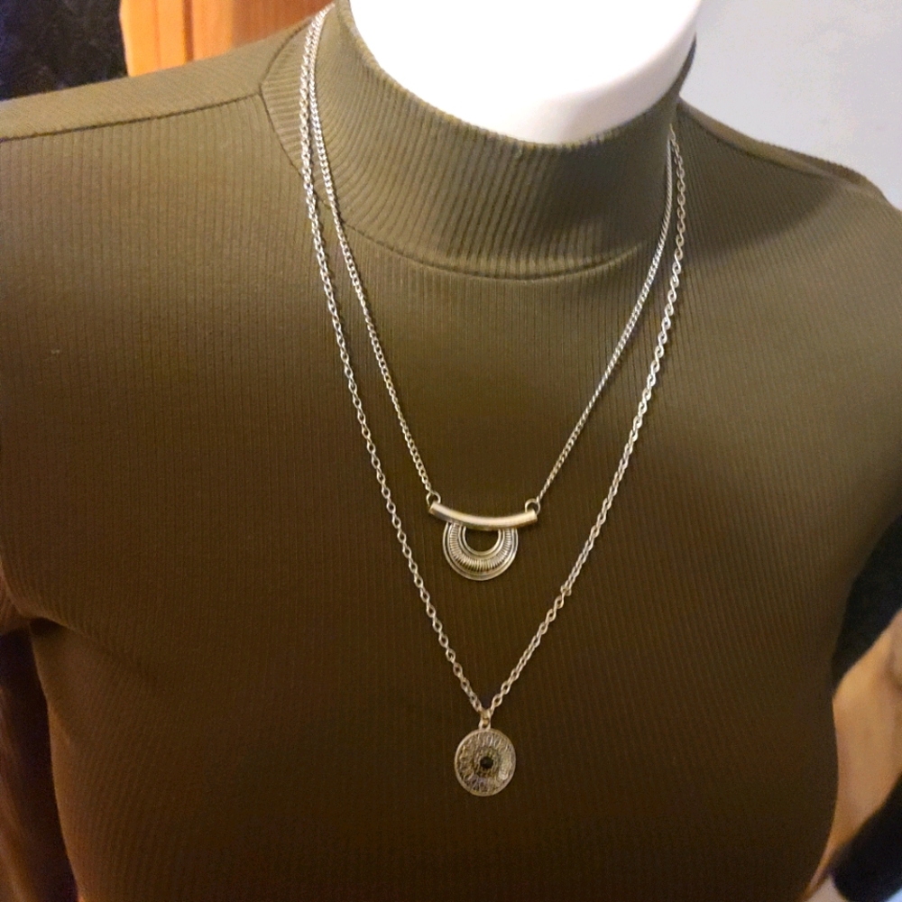 Paparazzi necklace and earing set!